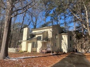 Spacious 2 bedroom house close to UNC